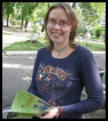 Алина Остафийчук – талантливая поэтесса, преподаватель кафедры менеджмента ДГМА, кандидат экономических наук, разбилась в дорожно-транспортном происшествии вечером 30-го августа.