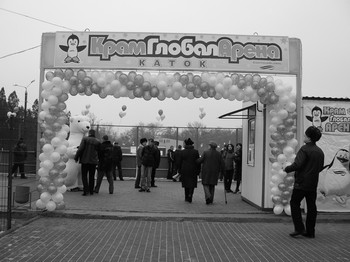 Строить ледовый каток начали еще в начале августа