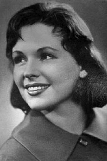 Наталья ФАТЕЕВА снялась более чем в 50 картинах: «Место встречи изменить нельзя», «Розыгрыш», «Человек с бульвара Капуцинов» и др