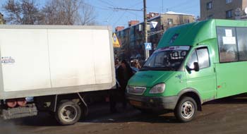 Это ДТП произошло 19 января. Маршрутка «10а» столкнулась с грузовой газелью.