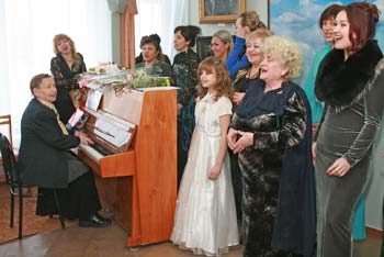 Более полувека Галина Евграфова учит вокальному искусству детей и взрослых. Она воспитала несколько поколений людей, которые любят и понимают музыку.