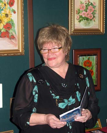 Тамара Абраменкова объездила всю Европу и убедилась, что женщины со всех уголков планеты любят красоту, у них одинаковые проблемы и одинаковая потребность в добре, счастье, душевном покое. Эти желания она и вложила в свои работы.