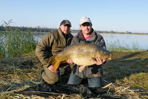 Самый крупный карп турнира был пойман командой Desporter из Донецка. Его вес - 16 кг 200 г