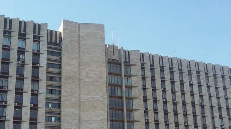 v-donetske-snimajut-flagi-dnr rect 23fbe3d56d3cf3b9fbe7459df4a6cbac