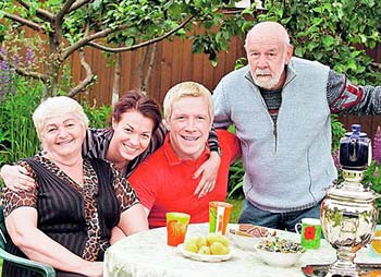 У Льва Ивановича была прекрасная семья, которой он очень дорожил (на фото — с женой Марией Александровной, дочерью Надеждой и зятем, актером Алексеем Кравченко)