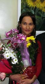 Елена Кулик-младшая рисует с двух лет. У нее более десятка персональных выставок. И хотя по технике художницы Кулик разные, их объединяет высокий профессионализм, позитивизм и жизнелюбие. 
