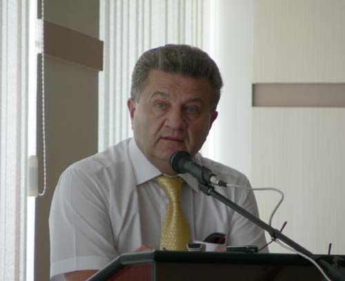 С чем конкретно не был согласен Александр Роганов, не известно. А человек он горячий. Стоит только вспомнить его заявление о том, что публичные нападки на Водоканал – семейная черта Скударей