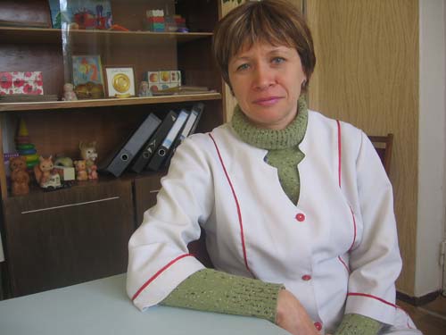 – Неправильная детская речь очень часто умиляет родителей, – говорит логопед Светлана Сирица. – Малыш даже не подозревает, что произносит звуки не так, как надо, тем более, что взрослым это доставляет удовольствие. Поэтому сюсюкать с малышом не следует