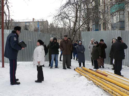 Разбираться в противостоянии жильцов  и застройщиков пришлось даже правоохранителям
