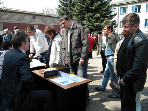 На ярмарке вакансий презентовали свои предприятия 15 работодателей и приняли участие 479 соискателей работы. Нашли ли одни специалистов, а  другие – работу, покажет время.