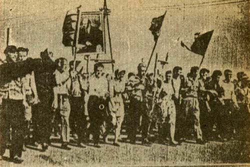 От тех событий не осталось практически никаких фотоматериалов – только несколько мутных снимков, которые были сделаны сотрудниками КГБ, сопровождающими колонны демонстрантов. Они фотографировали участников событий, помечая потом особо активных крестиками на отпечатках. 