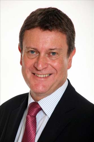 Марк Дэвис выглядел импозантным мужчиной, мечтой каждой одинокой женщины 