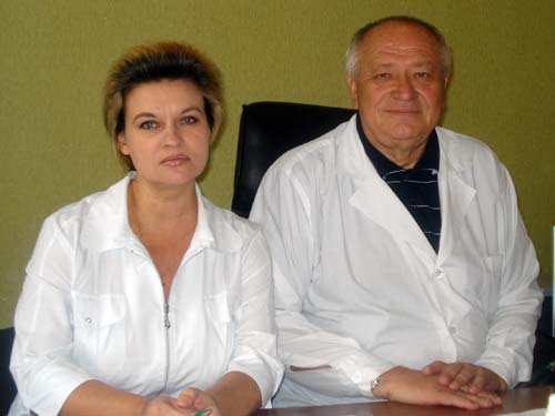 – Большинство женщин обращаются к врачу слишком поздно, – говорят Людмила Залесская и Александр Птица. – При этом женщины просто не могут не знать о том, что они больны. От образования опухоли до появления клинических признаков проходит 7-14 лет