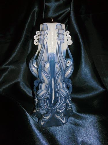 «если мы хотим создать особую интимно-торжественную об-становку в доме, то гасим электрические лампы и подносим огонь  к фитилю свечи, которая создаст неповторимое праздничное на-строение», - говорит Ольга