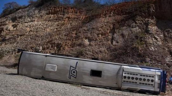 v-meksike-passazhirskij-avtobus-sorvalsja-v-uschele-pogibli-12-chelovek rect e008bab874776f4fee9a2b5128d1ae31