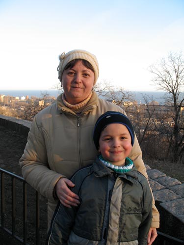 - В Мариуполе мы договорились, что если Семен выиграет, я куплю ему любую шоколадку, которую он выберет, - говорит Елена Митусова