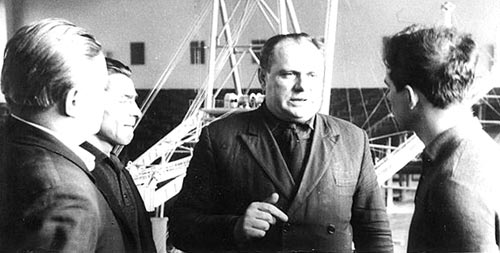 Алексей Берест беседует с новокраматорцами