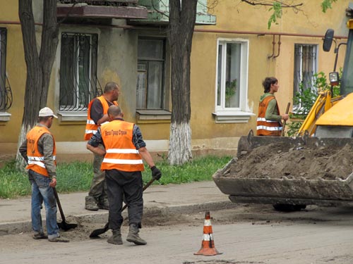 Наши дороги латают крымчане
