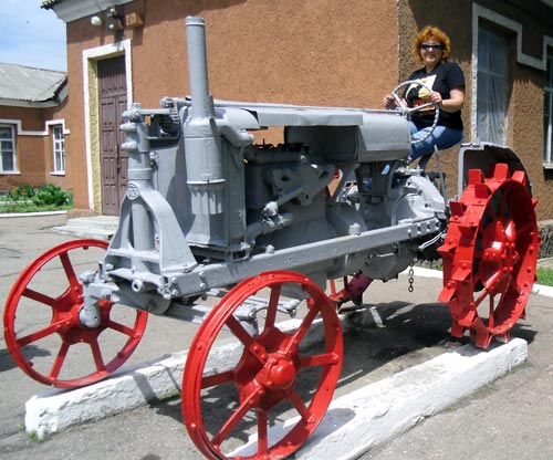 Сидеть у компьютера и за штурвалом трактора – не одно и то же