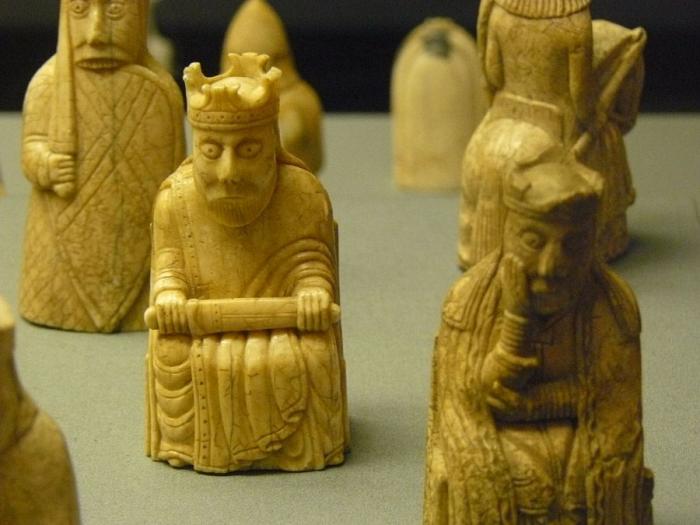 lewis chessmen web-900x675